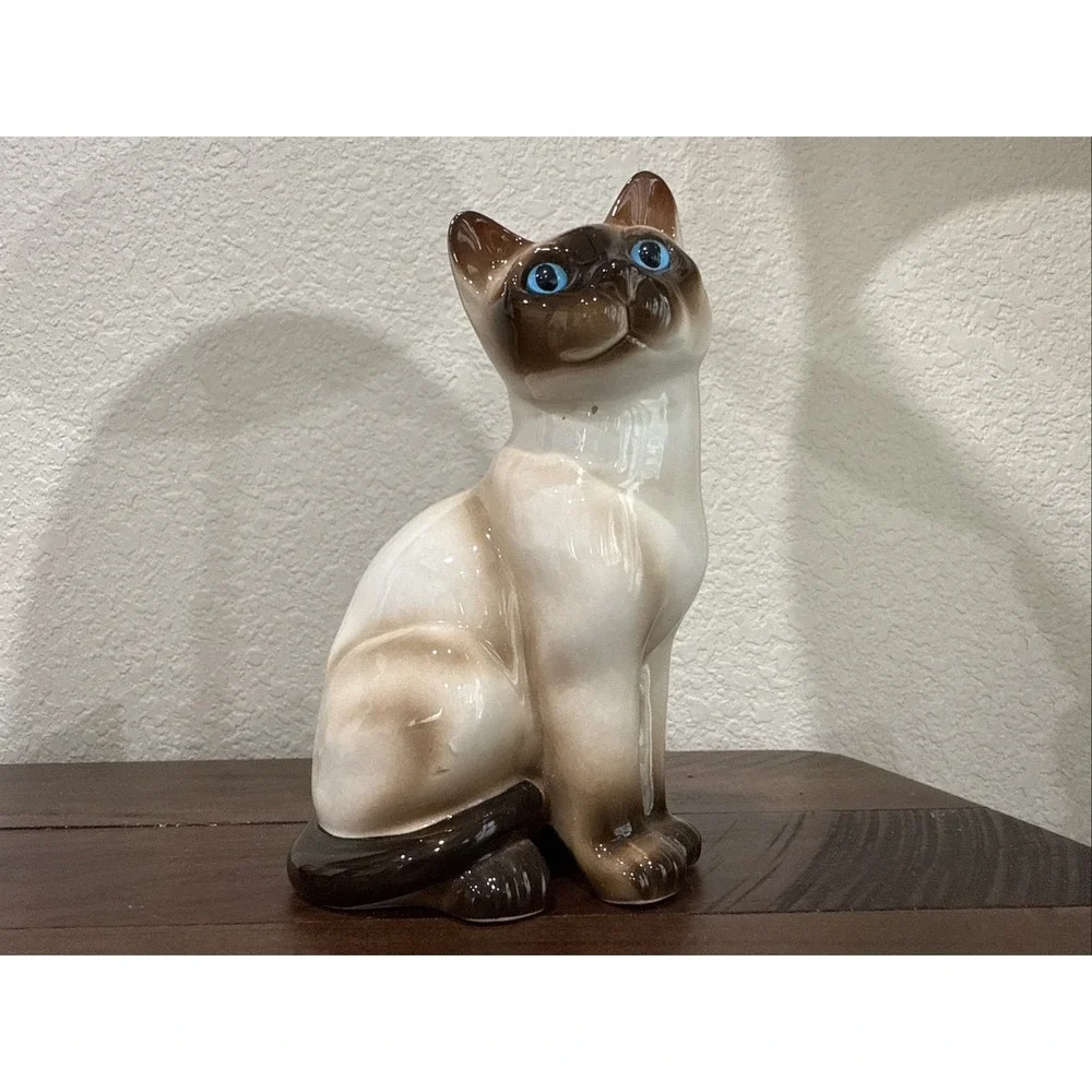 Enesco Cat Figurine with Blue Eyes Siamese Kitten